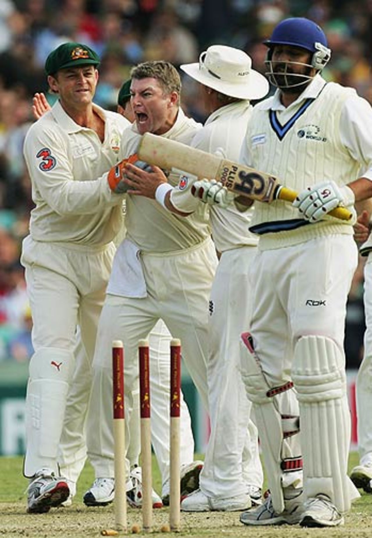 Stuart MacGill lets out a war cry after dismissing Inzamam-ul-Haq for just 1, Australia v World XI, Super Test, 2nd Day, Sydney, October 15, 2005