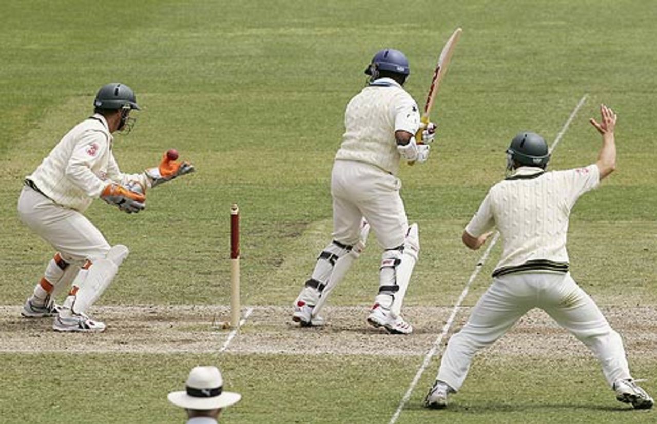 Adam Gilchrist catches Brian Lara off Shane Warne, Australia v World XI, Super Test, Sydney, 4th Day, October 17, 2005