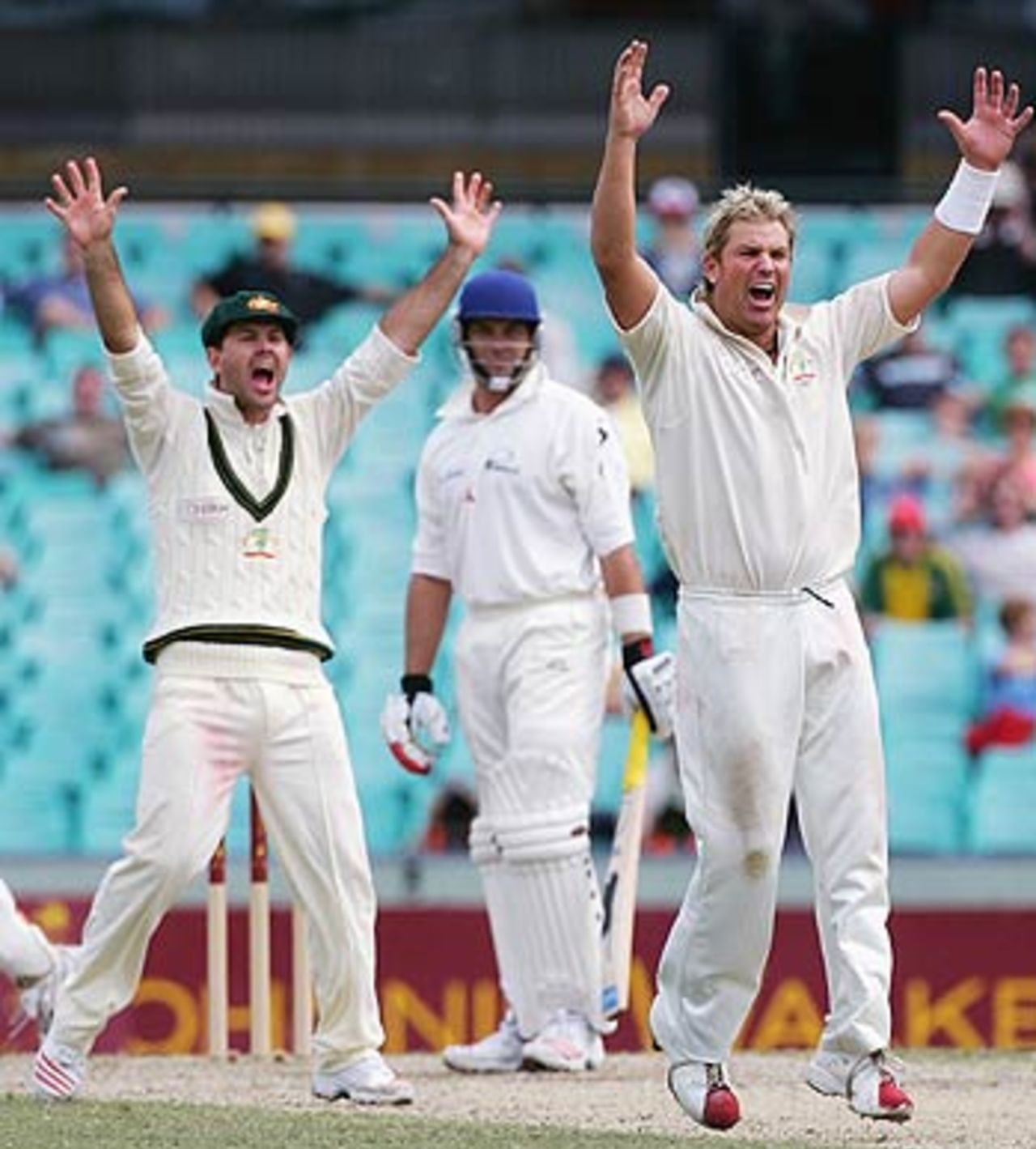 Shane Warne appeals against Jacques Kallis, Australia v World XI, Super Test, Sydney, 4th Day, October 17, 2005