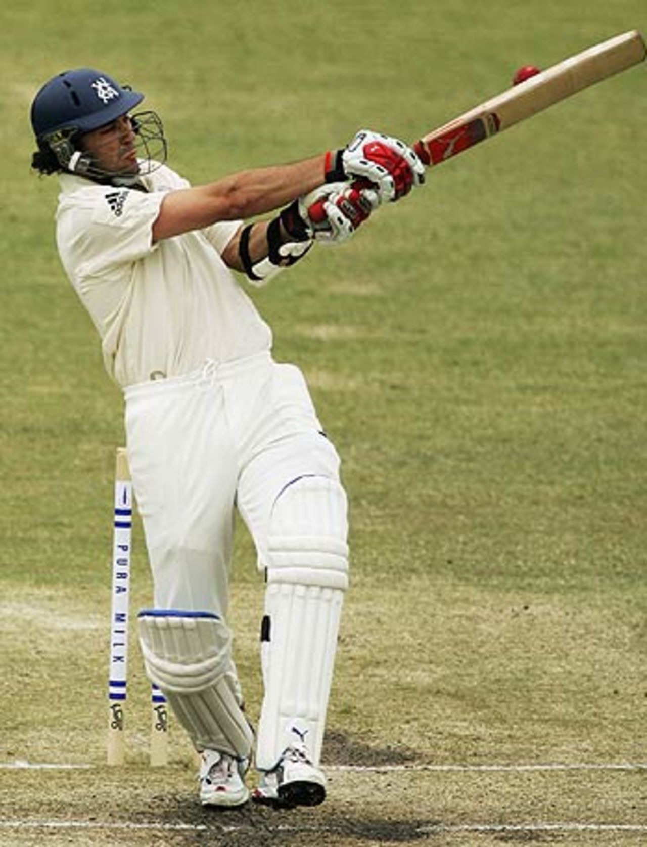 Jonathan Moss pulls on his way to 25 not out, Western Australia v Victoria, Perth, October 21, 2005
