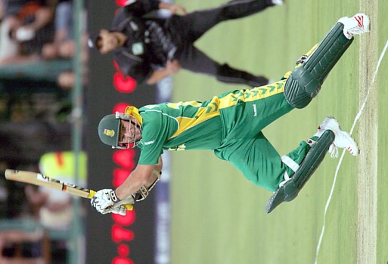 Graeme Smith smashes one to the fence during his innings of 61, South Africa v New Zealand, 2020 international, Johannesburg, October 21 2005