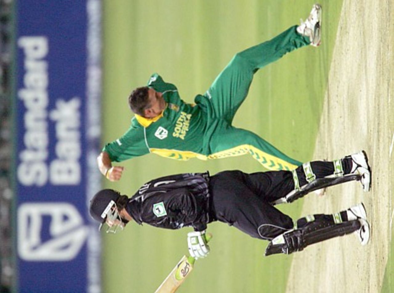 Andre Nel celebrates the wicket of Nathan Astle, South Africa v New Zealand, 2020 international, Johannesburg, October 21 2005