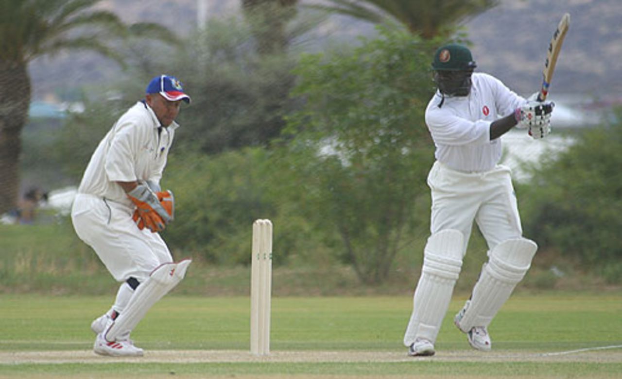 Steve Tikolo adds to his total during Kenya's ICC Intercontinental Cup fixture against Bermuda, October 23, 2005