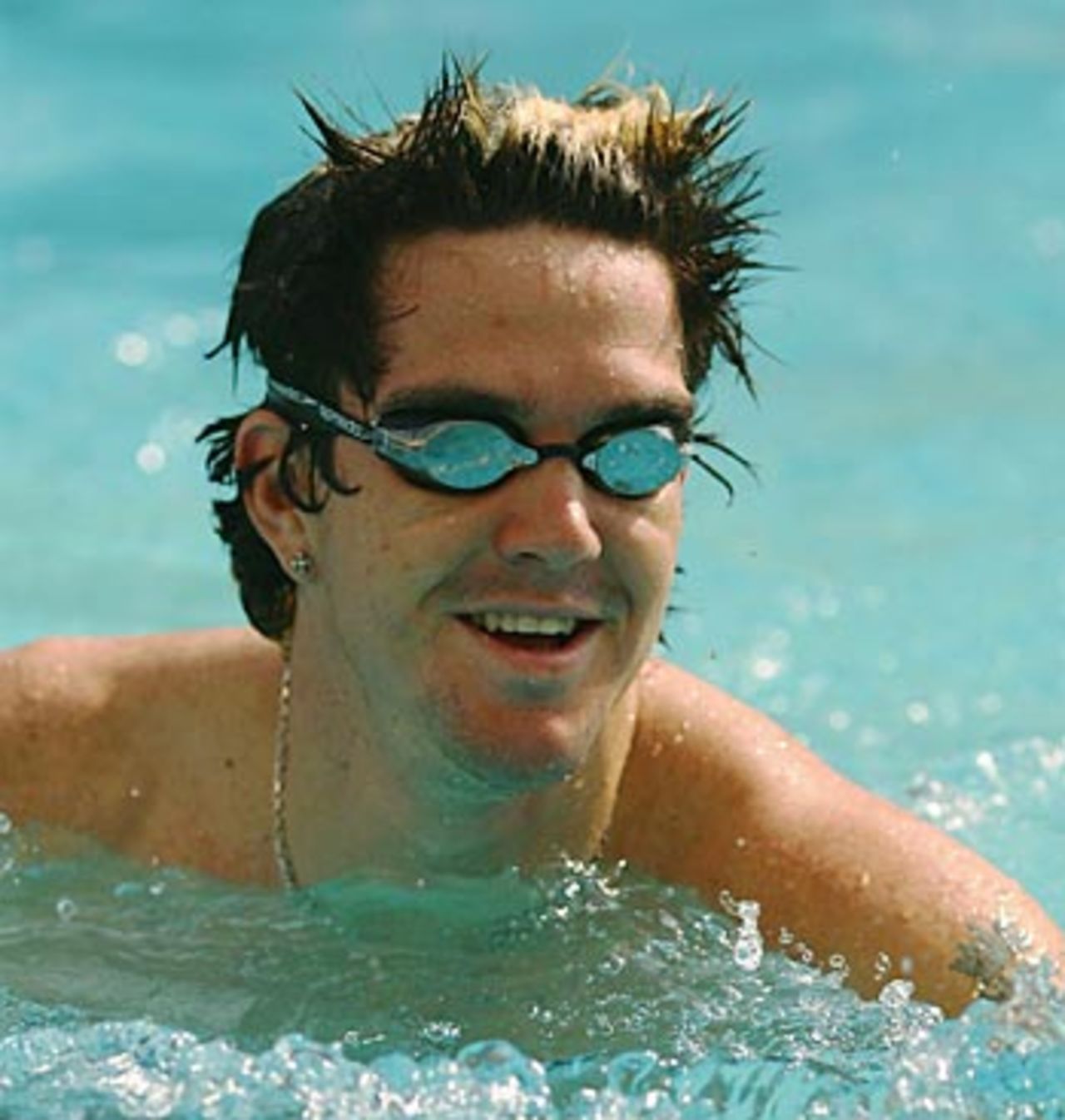 Kevin Pietersen is all smiles after arriving in Islamabad, October 26, 2005