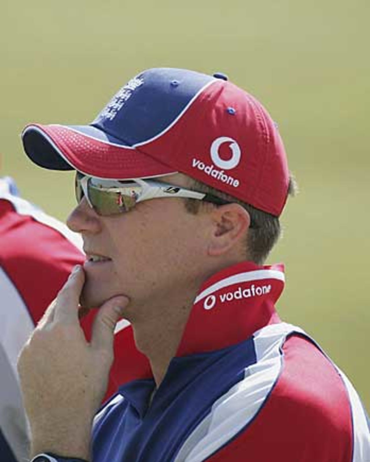 Shaun Udal watches on during a training session, Islamabad, October 27, 2005