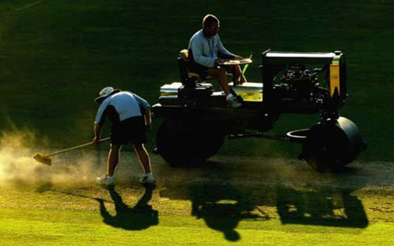 Groundsmen work on the pitch during the change of innings, New South Wales v South Australia, Pura Cup, SCG, 3rd day, October 27, 2005