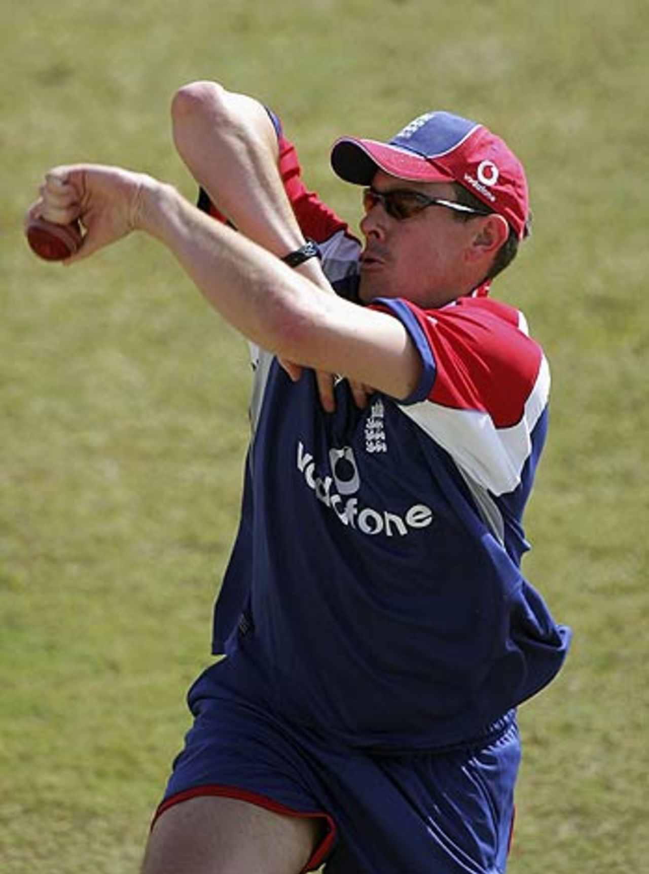 Ashley Giles turns his arm over in the nets, Islamabad, October 28, 2005