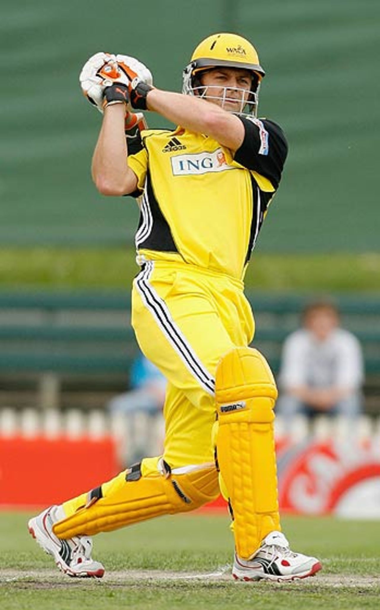 Adam Gilchrist pulls during his 23 against Victoria, Victoria v Western Australia, ING Cup, Melbourne, October 29, 2005