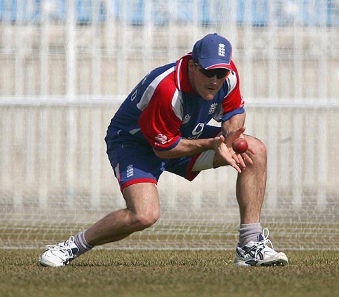 Andrew Strauss takes part in a training session, Rawalpindi Cricket Stadium, October 29, 2005