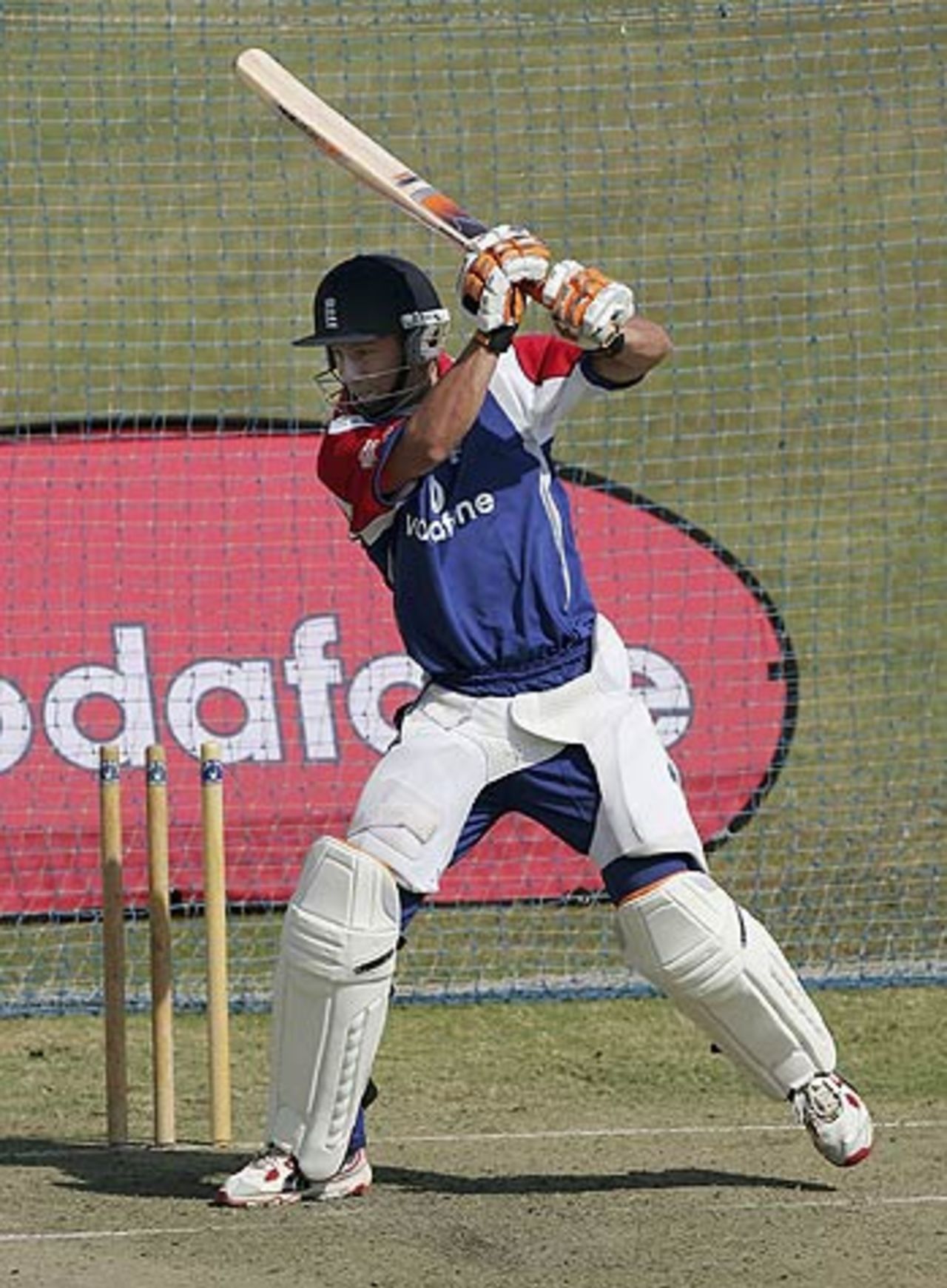 Geraint Jones works on his batting at the nets, Rawalpindi Cricket Stadium, October 29, 2005
