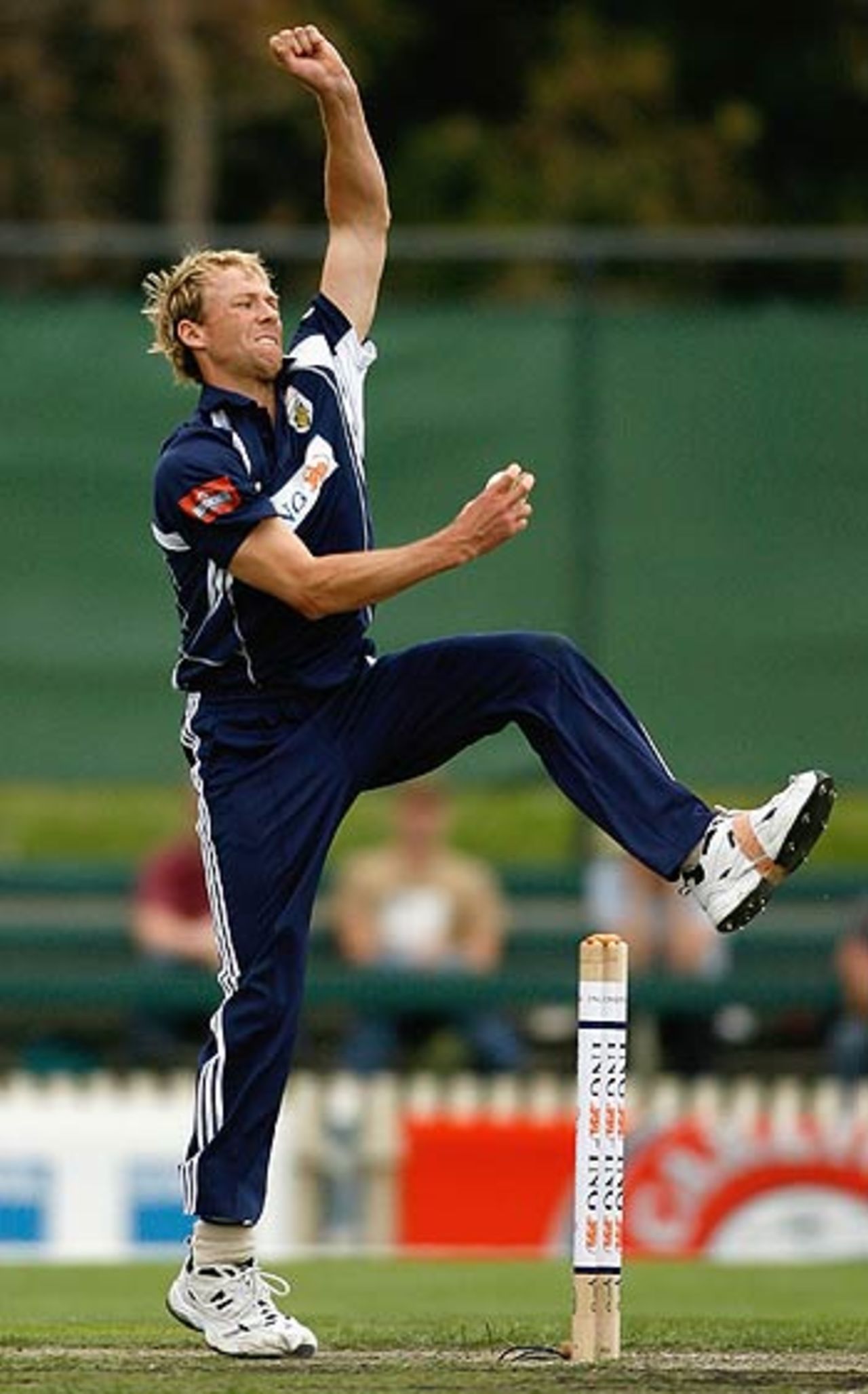 Gerard Denton bowls for Victoria, Victoria v Western Australia, ING Cup, Melbourne, October 29, 2005
