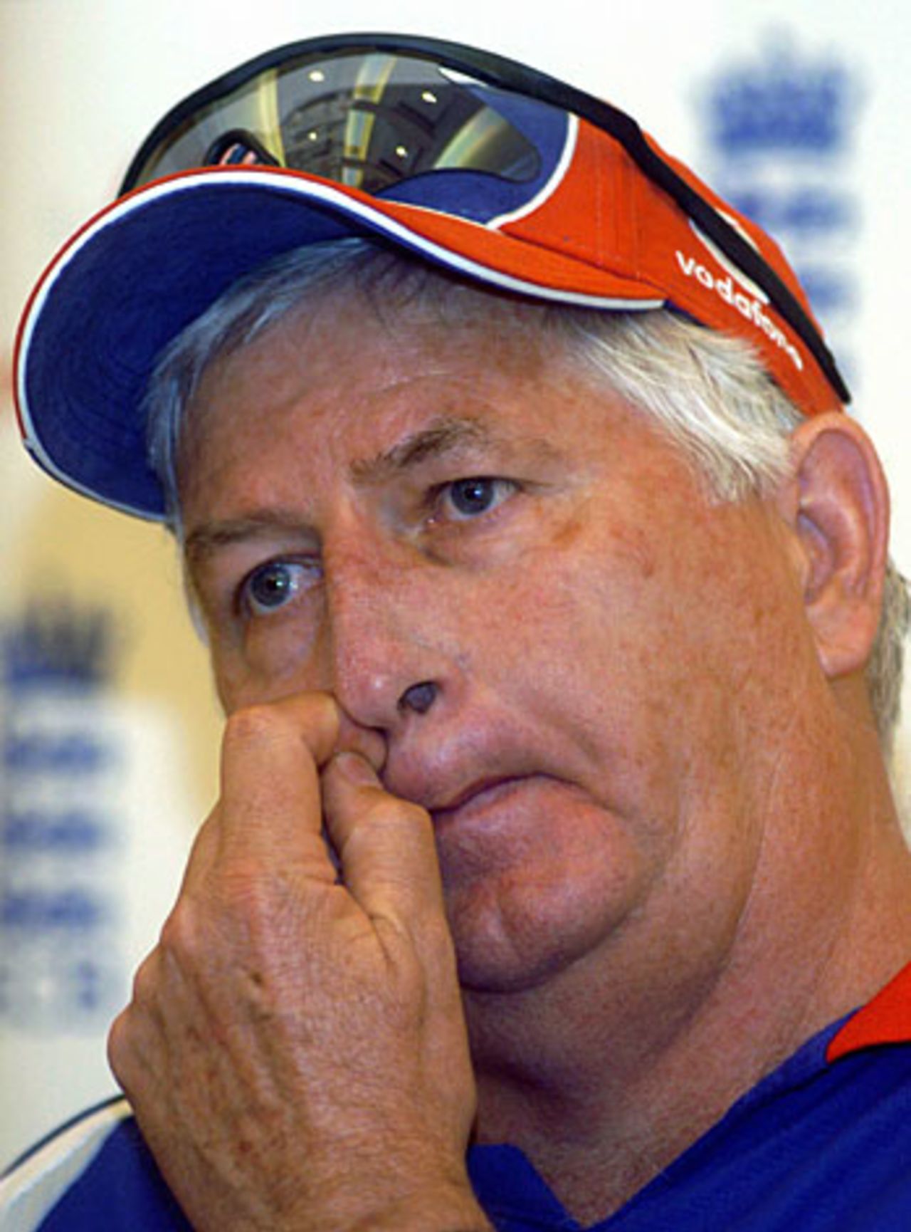 A ticklish problem for Duncan Fletcher, Rawalpindi, October 30, 2005