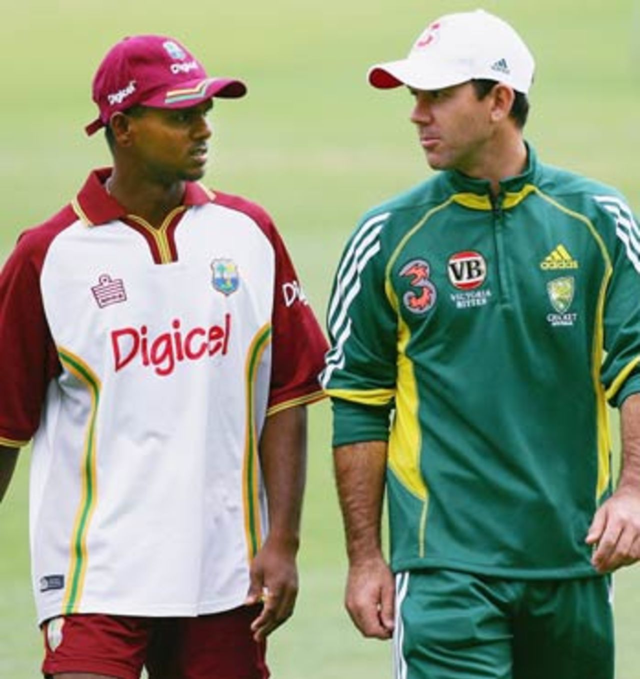 Ricky Ponting and Shivnarine Chanderpaul discuss strategies ahead of the Gabba Test, Brisbane, November 2, 2005