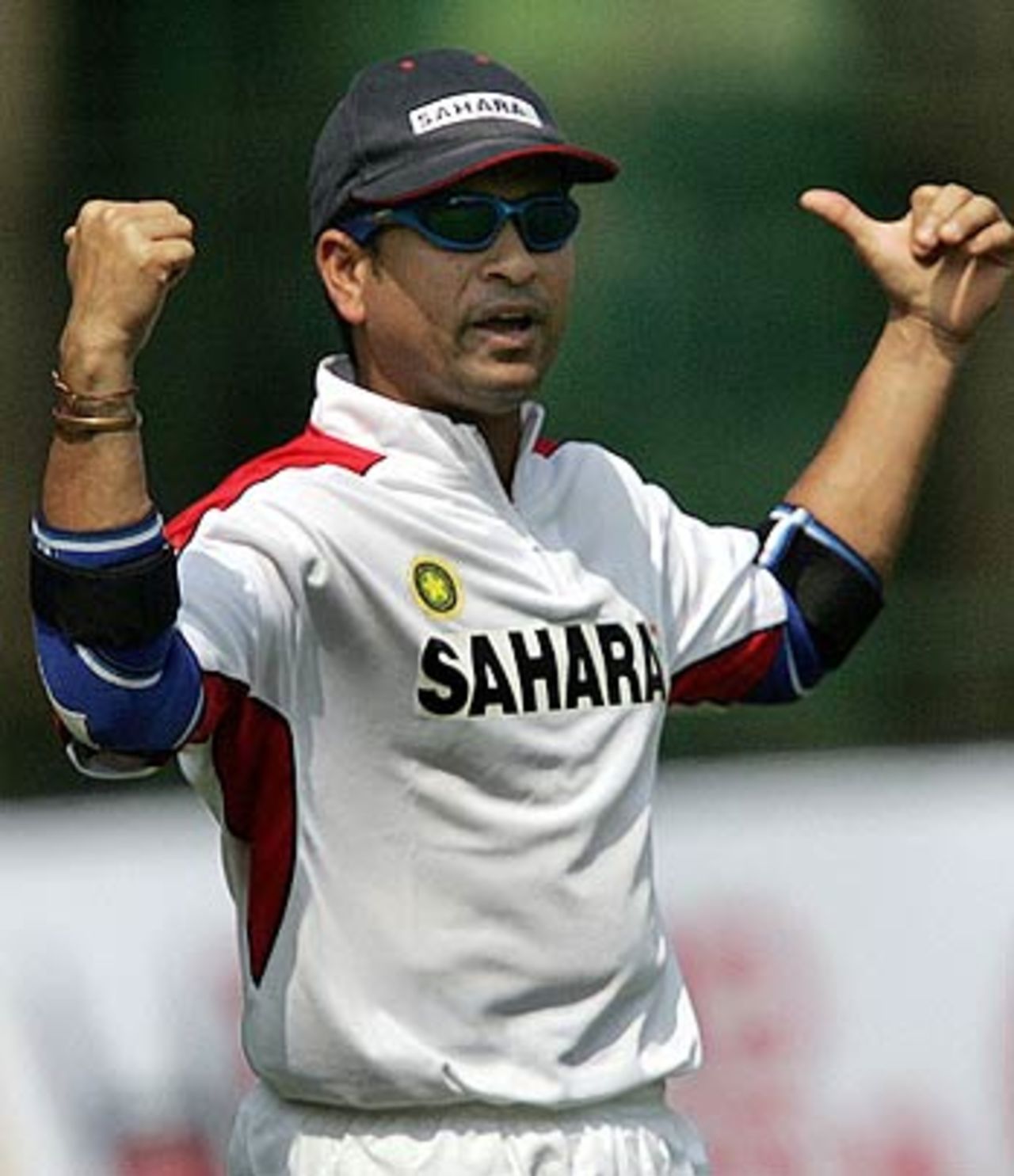 Sachin Tendulkar gears up for the fourth ODI against Sri Lanka, Nehru Stadium, Pune, November 2, 2005