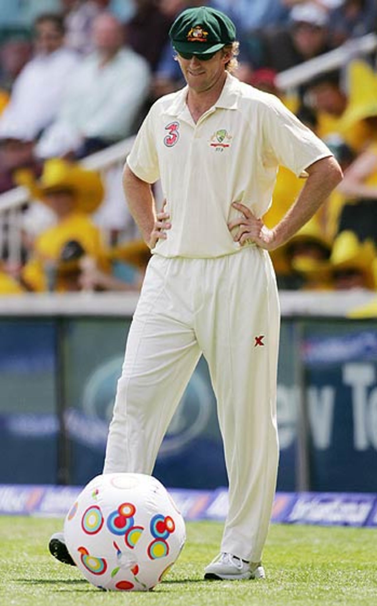Glenn McGrath decides not to spike a beach ball, 1st Test, Brisbane, 2nd day, November 4, 2005