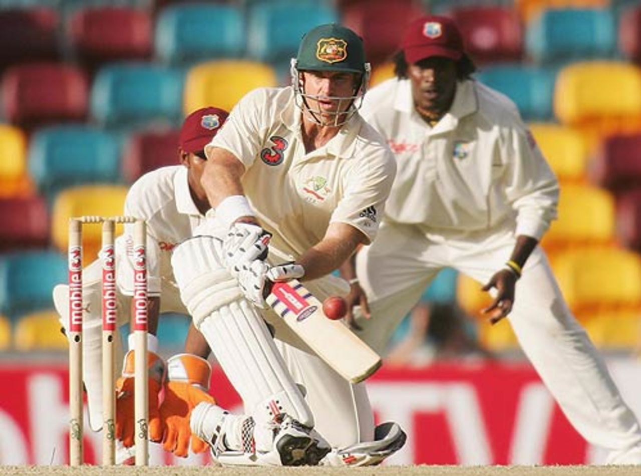 Matthew Hayden prepares to sweep Marlon Samuels, 1st Test, Brisbane, 3rd day, November 5, 2005