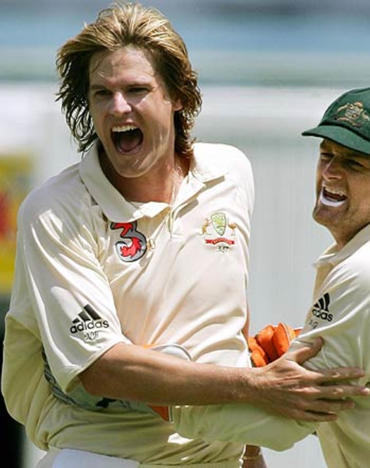 Nathan Bracken celebrates Brian Lara's wicket, 1st Test, Brisbane, 4th day, November 5, 2005