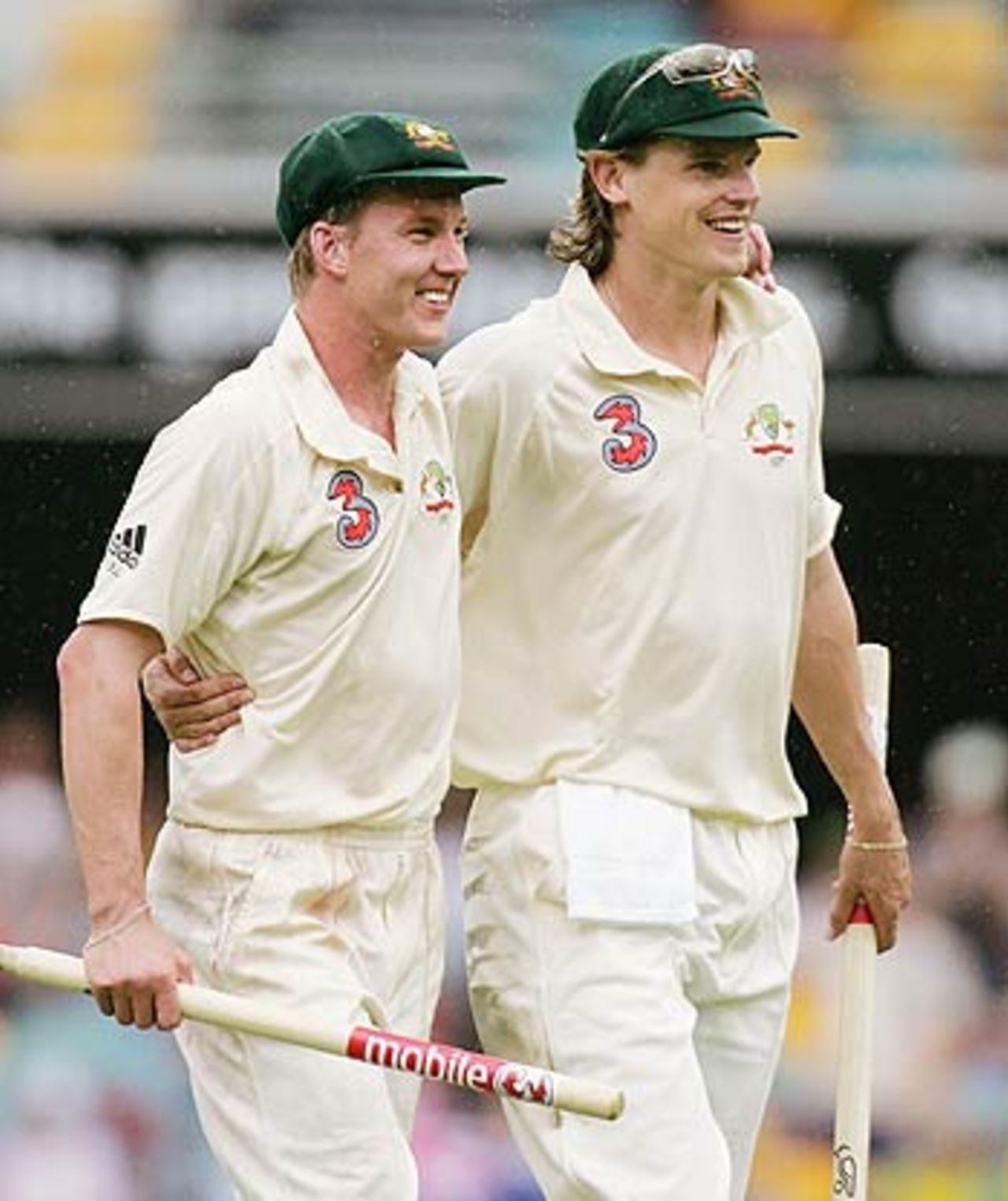 Nathan Bracken and Brett Lee troop off, 1st Test, Brisbane, 4th day, November 5, 2005