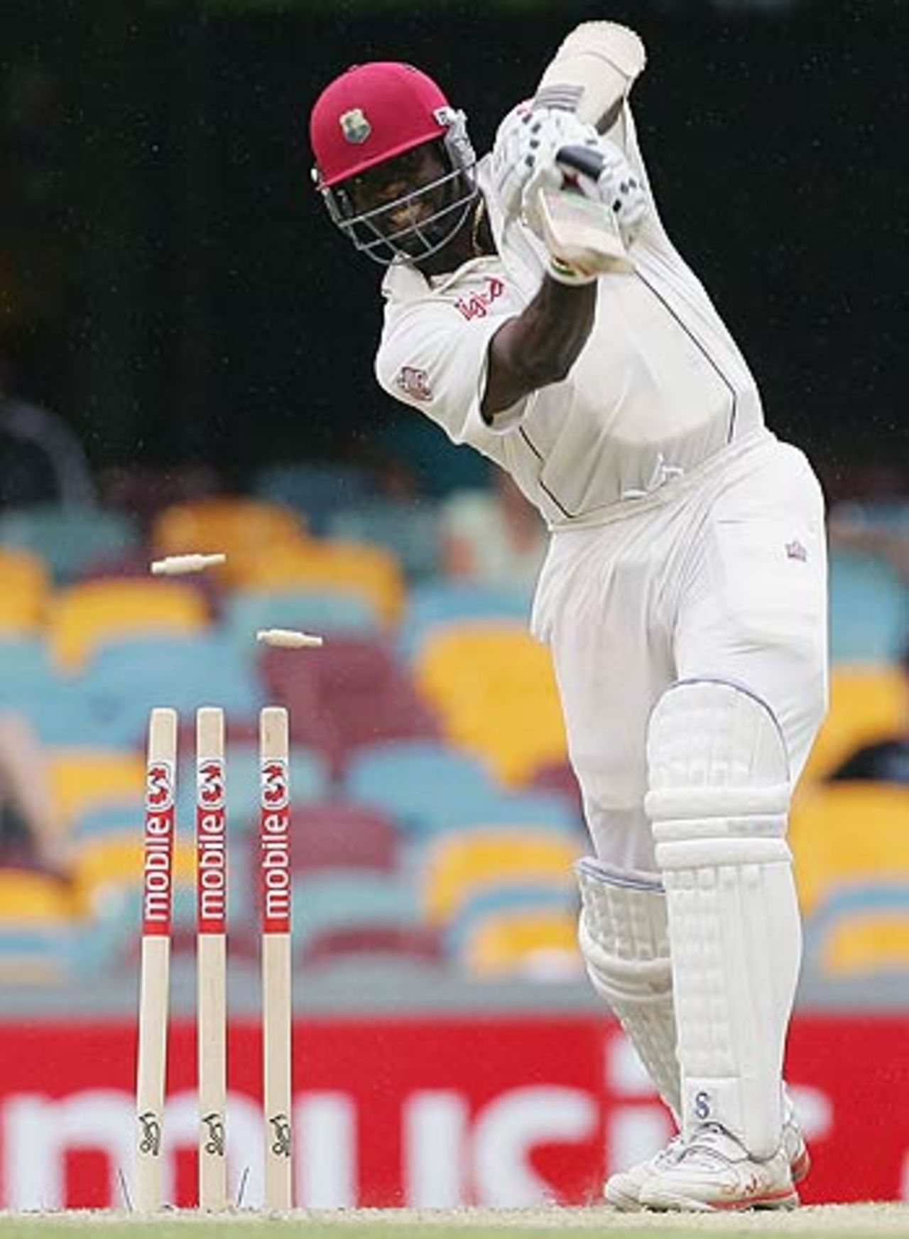 Jermaine Lawson is bowled by Brett Lee, 1st Test, Brisbane, 4th day, November 5, 2005