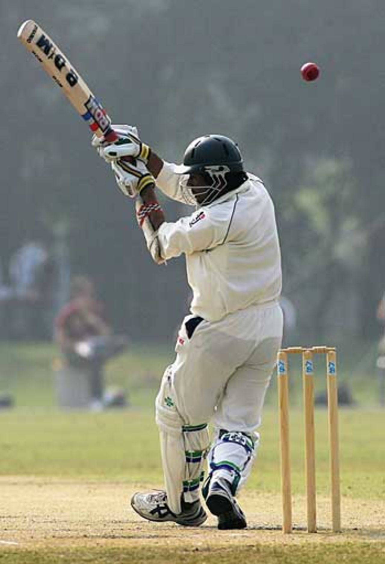 Shahid Nazir took an aggressive approach to launch Pakistan A's run chase, Pakistan A v England XI, Tour Match, Lahore, November 8, 2005