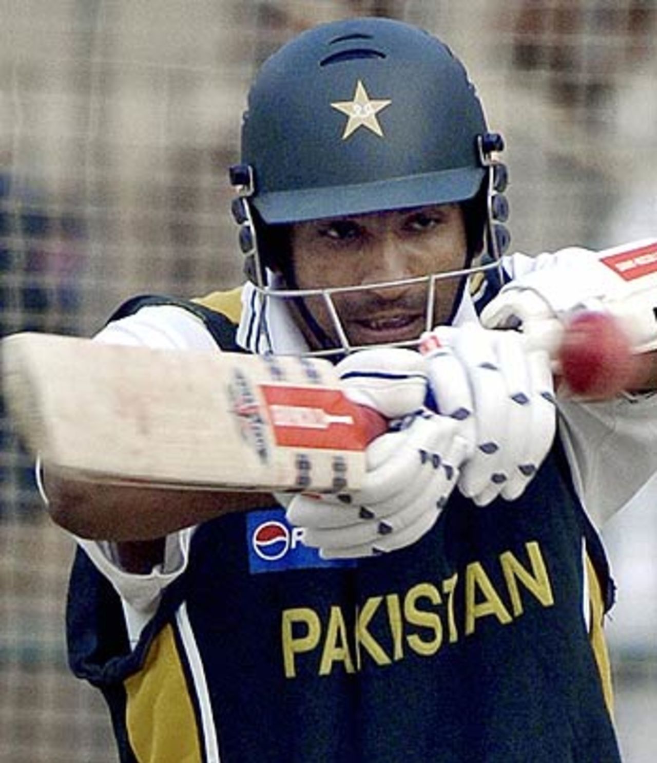 Mohammad Yousuf practises on the eve of the first Test against England, Multan, November 11, 2005