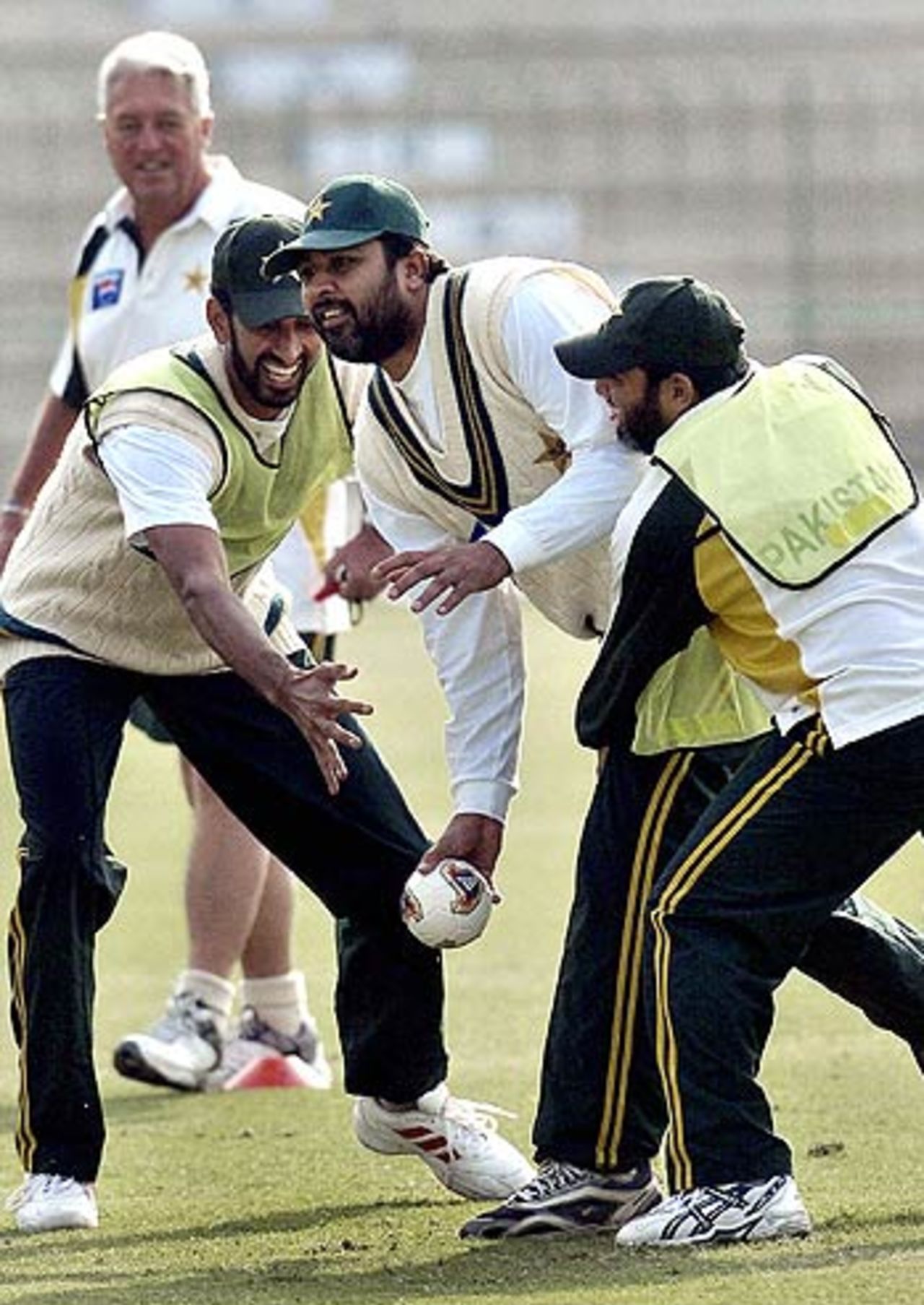 Pakistan cricketers practise on the eve of the first Test against England, Multan, November 11, 2005