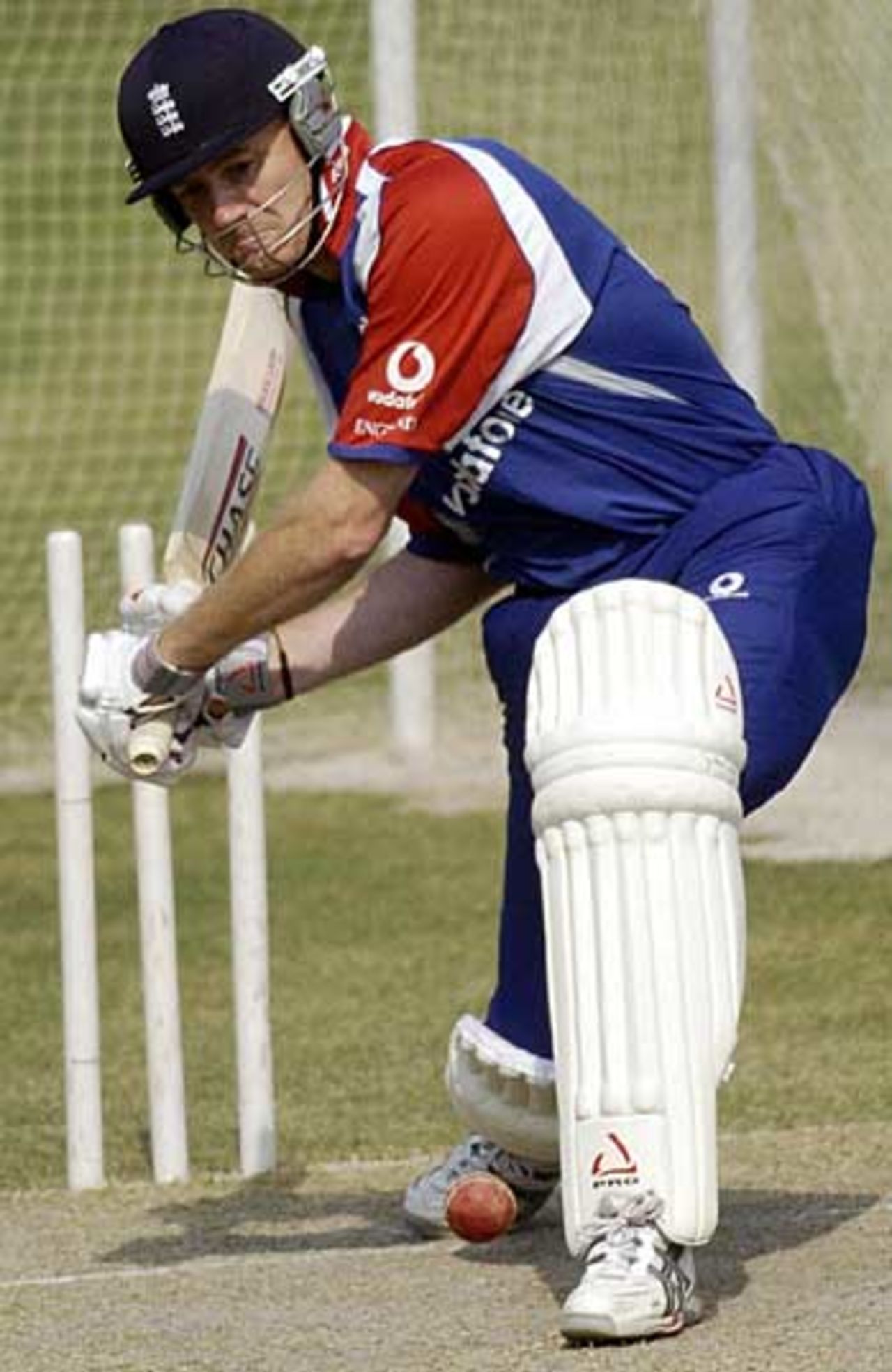 Shaun Udal watches the ball intently in a net session ahead of the first Test, Multan, November 11, 2005