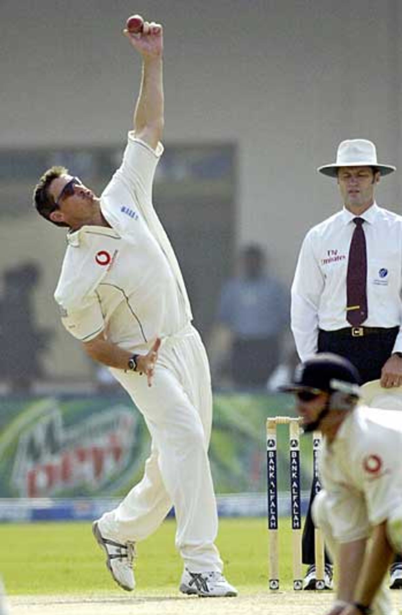 Ashley Giles in his delivery stride, Pakistan v England, Multan, November 12, 2005
