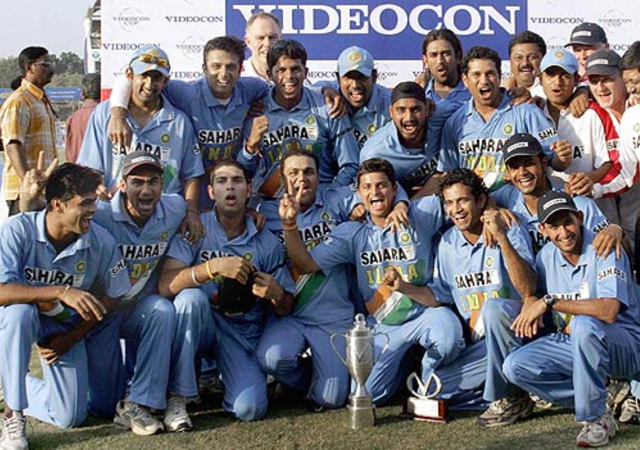 The victorious Indian team with the trophy , India v Sri Lanka, 7th ODI, Baroda, November 12, 2005