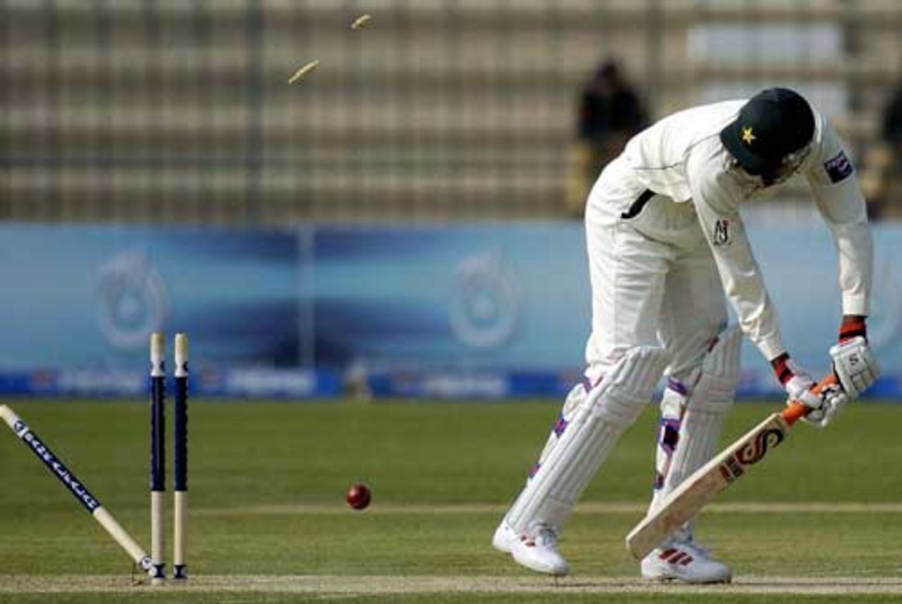Shabbir Ahmed loses his middle stump to Andrew Flintoff, Pakistan v England, 1st Test, Multan, November 13, 2005
