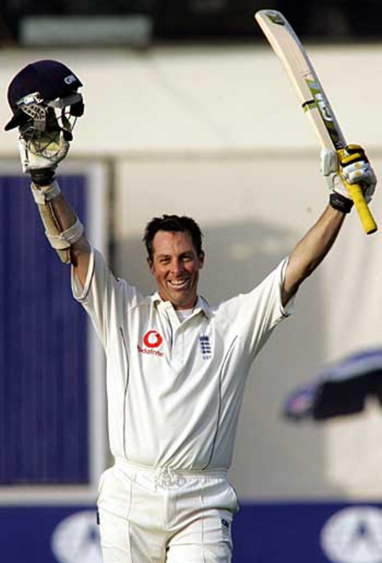 Marcus Trescothick celebrates his 13th Test hundred, Pakistan v England, 1st Test, Multan, November 13, 2005