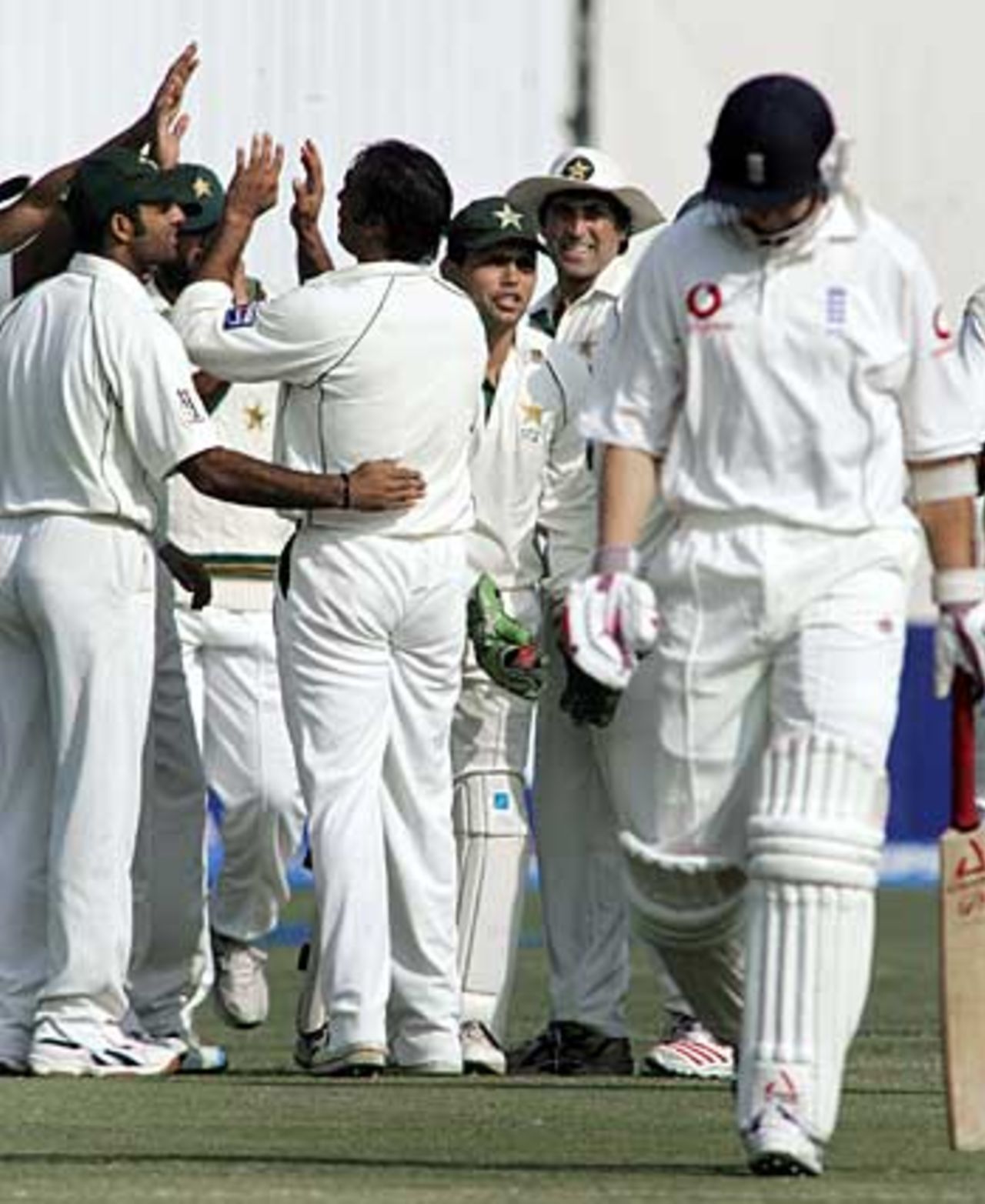 Head bowed, Matthew Hoggard walks off, Pakistan v England, 1st Test, Multan, November 14, 2005, 
