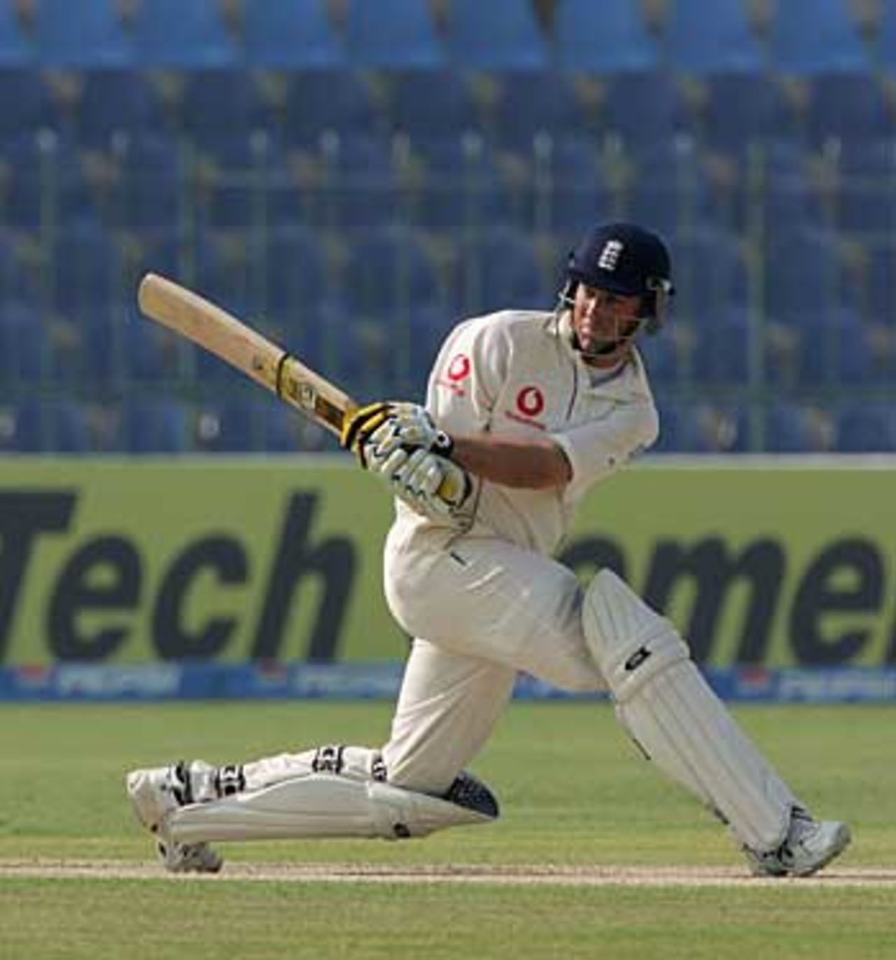 Marcus Trescothick sweeps and continues past 150, Pakistan v England, 1st Test, Multan, November 14, 2005, 