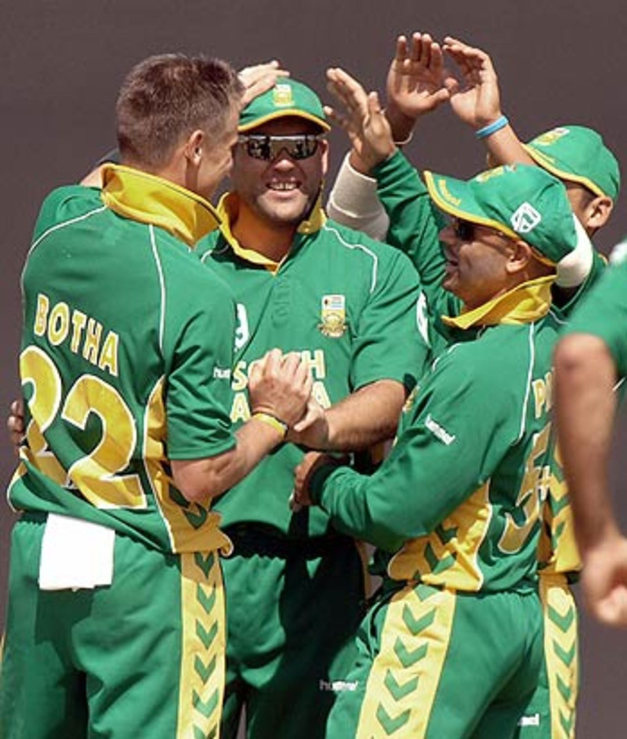 South African cricketers celebrate a wicket during a practice match in Hyderabad, Hyderabad, November 14, 2005