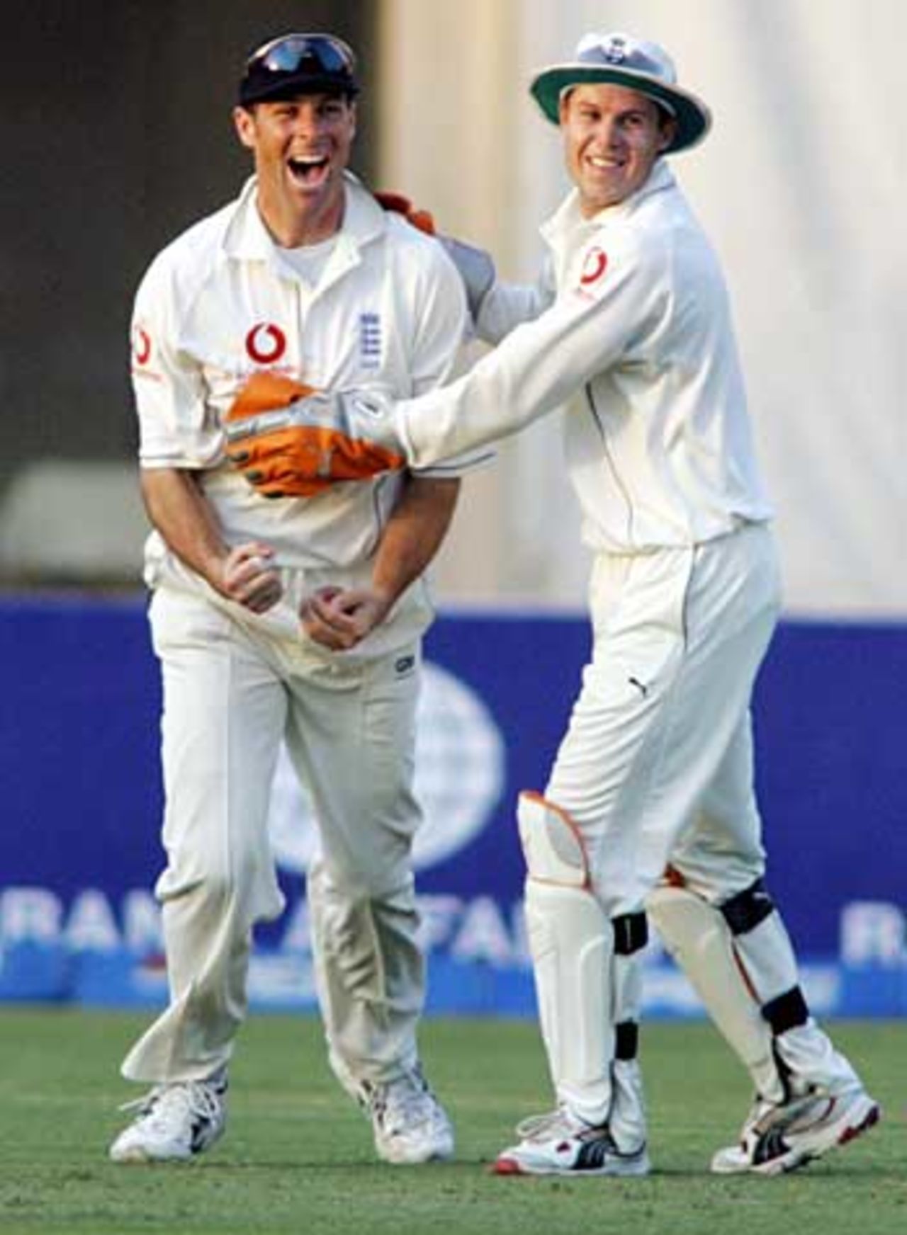 Marcus Trescothick and Geraint Jones celebrate when Younis Khan falls just before the close of play on the third day, Pakistan v England, 1st Test, Multan, November 14, 2005