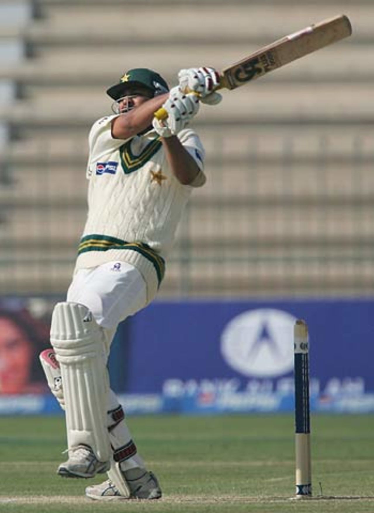 Inzamam-ul-Haq pulls for four,  Pakistan v England, 1st Test, Multan, November 15, 2005