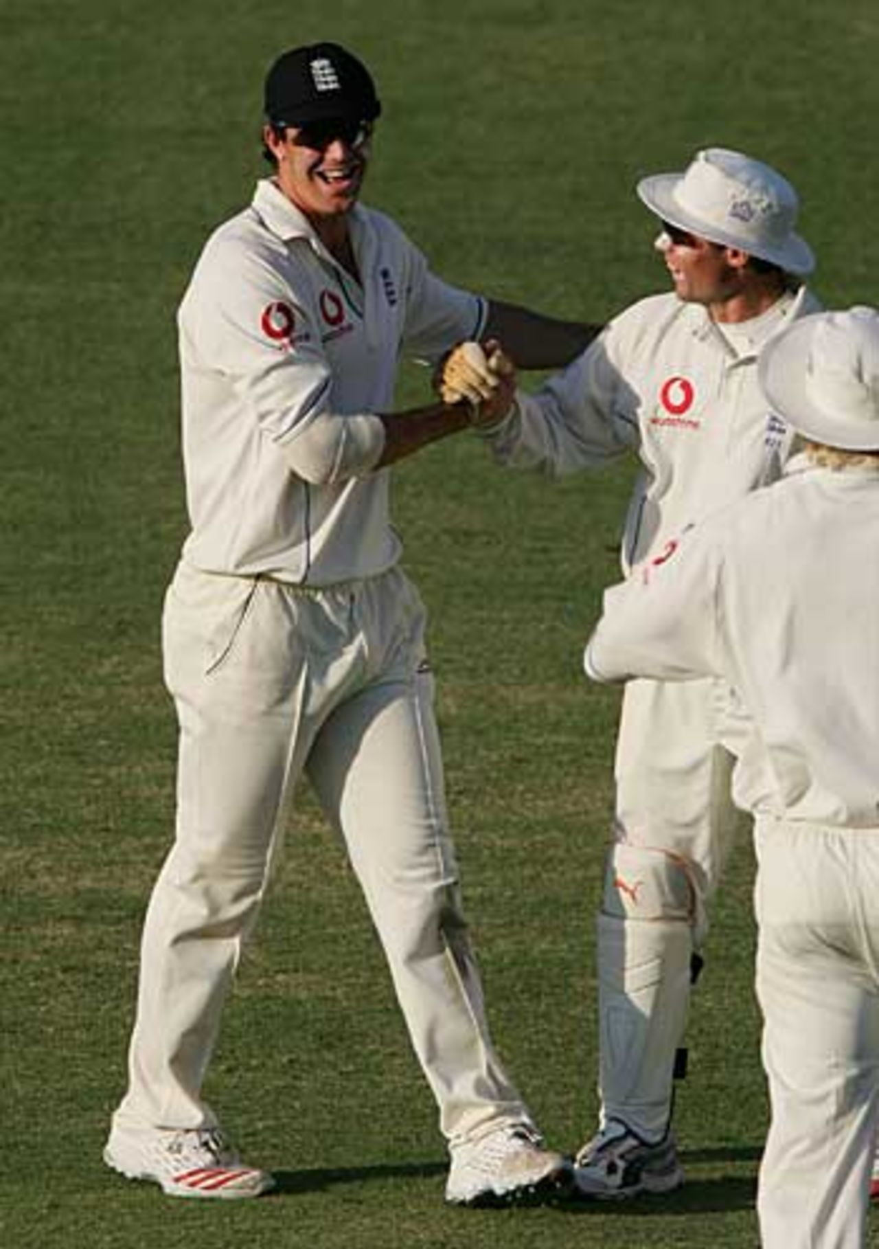 Kevin Pietersen finally catches on, dismissing Kamran Akmal, Pakistan v England, 1st Test, Multan, November 15, 2005