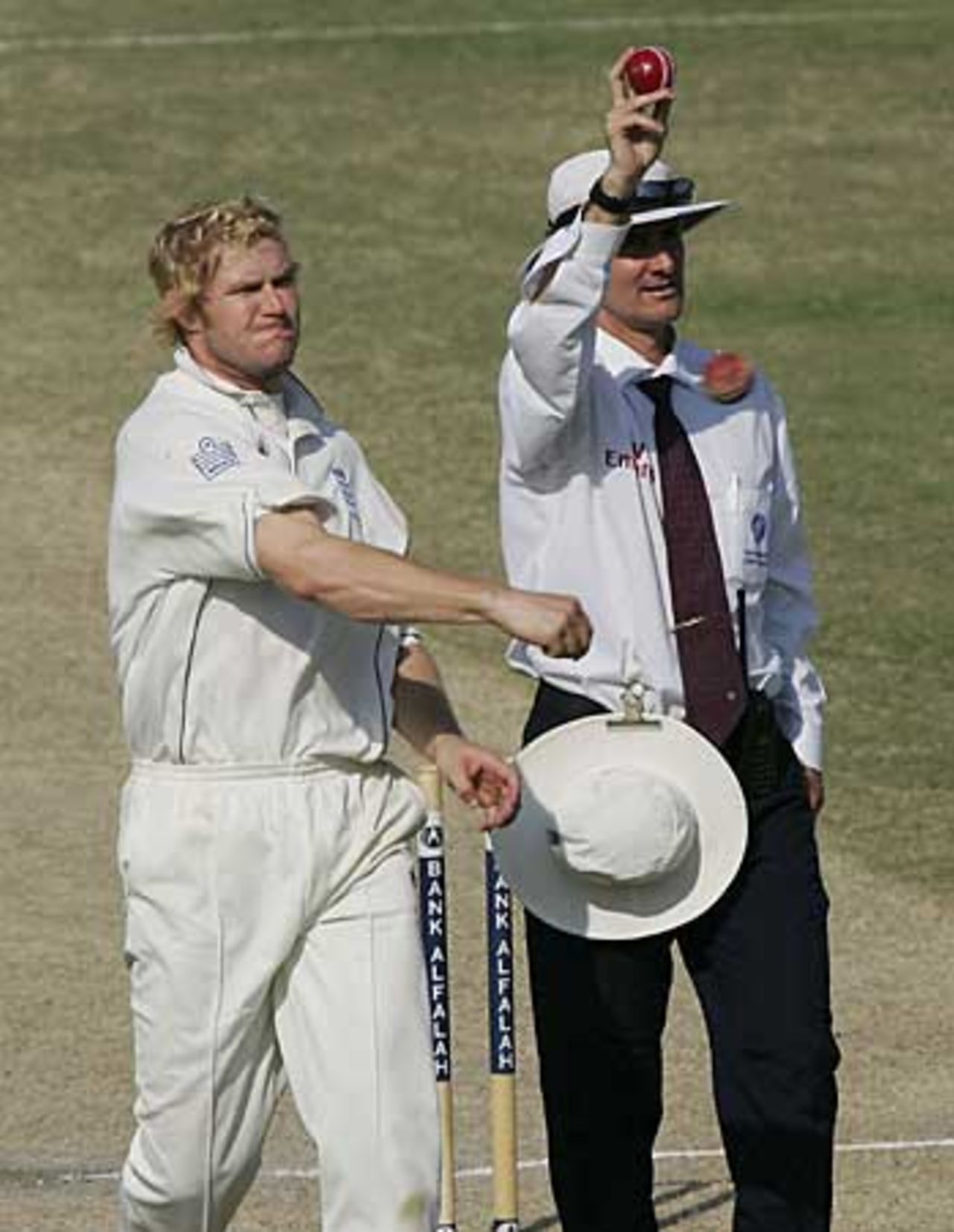 Billy Bowden announces the arrival of the new ball, Pakistan v England, 1st Test, Multan, November 15, 2005
