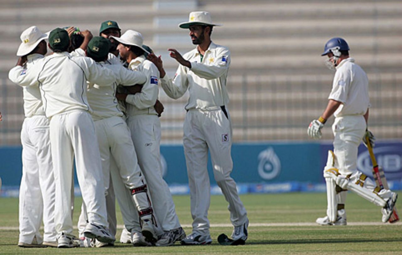 Pakistan celebrate Andrew Strauss's wicket, Pakistan v England, 1st Test, Multan, November 16, 2005