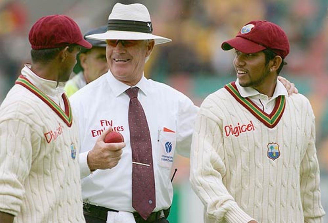 Rudi Koertzen shares an unofficial moment with Shivnarine Chanderpaul and Ramnaresh Sarwan, Australia v West Indies, 2nd Test, Hobart, 2nd day, November 18, 2005