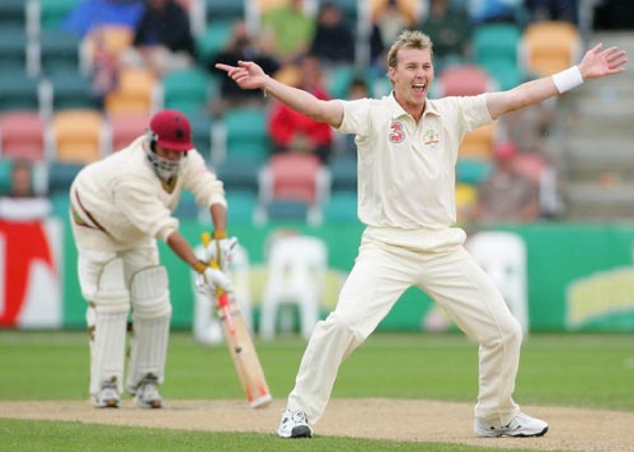 Brett Lee believes he has Ramnaresh Sarwan trapped in front, Australia v West Indies, 2nd Test, Hobart, 3rd day, November 19, 2005