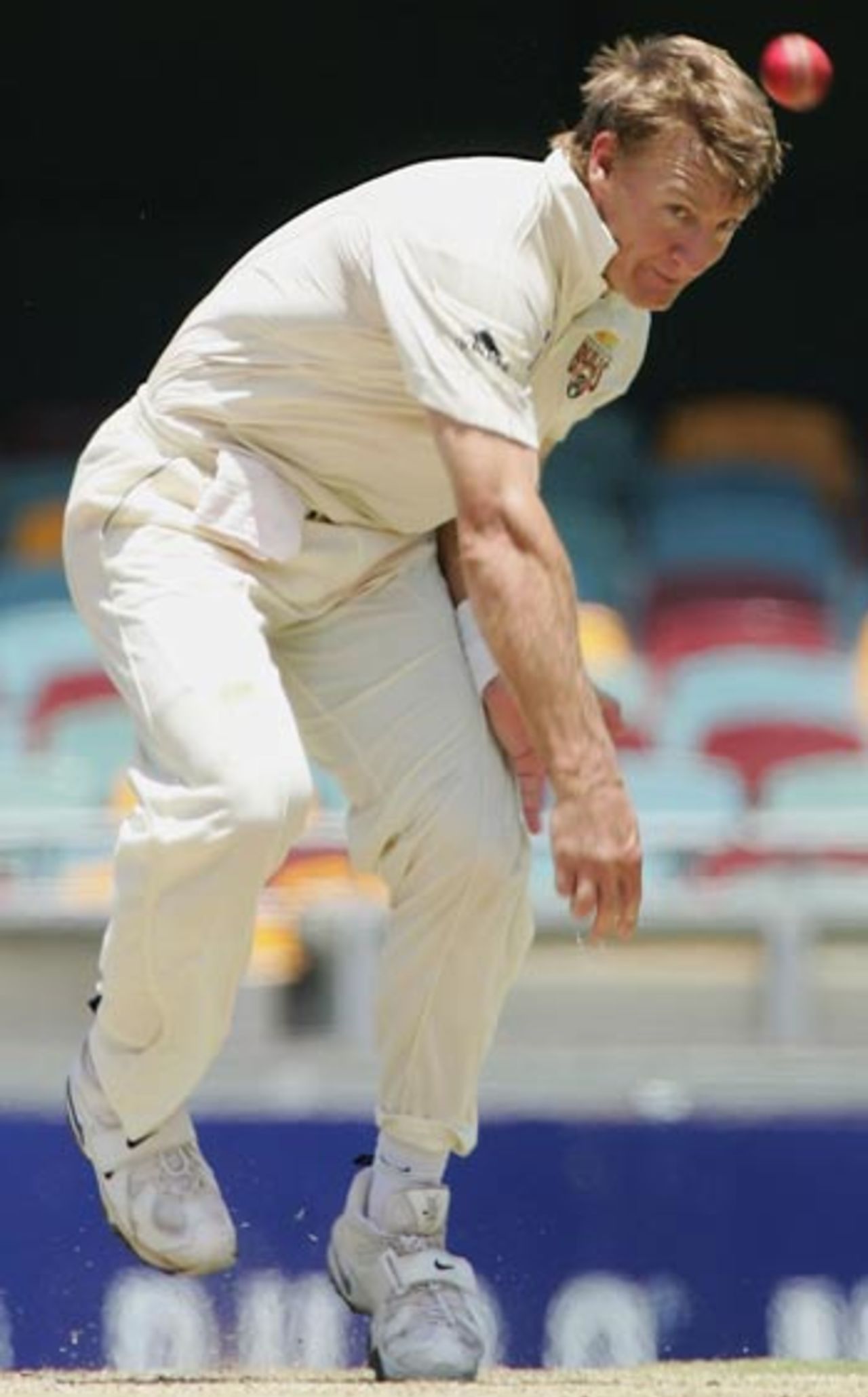 Andy Bichel fires one in, Queensland v Victoria, Brisbane, 2nd day, November 19, 2005