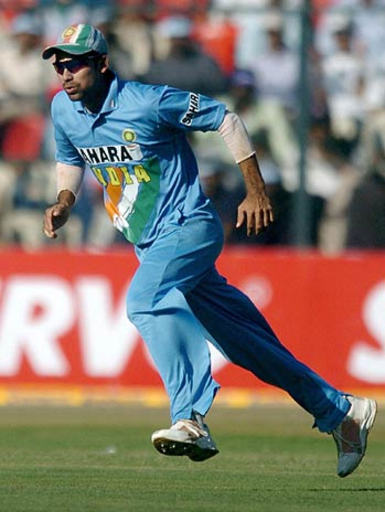 Mohammad Kaif was at his athletic best as India applied the pressure, India v South Africa, 2nd ODI, Bangalore, November 19, 2005