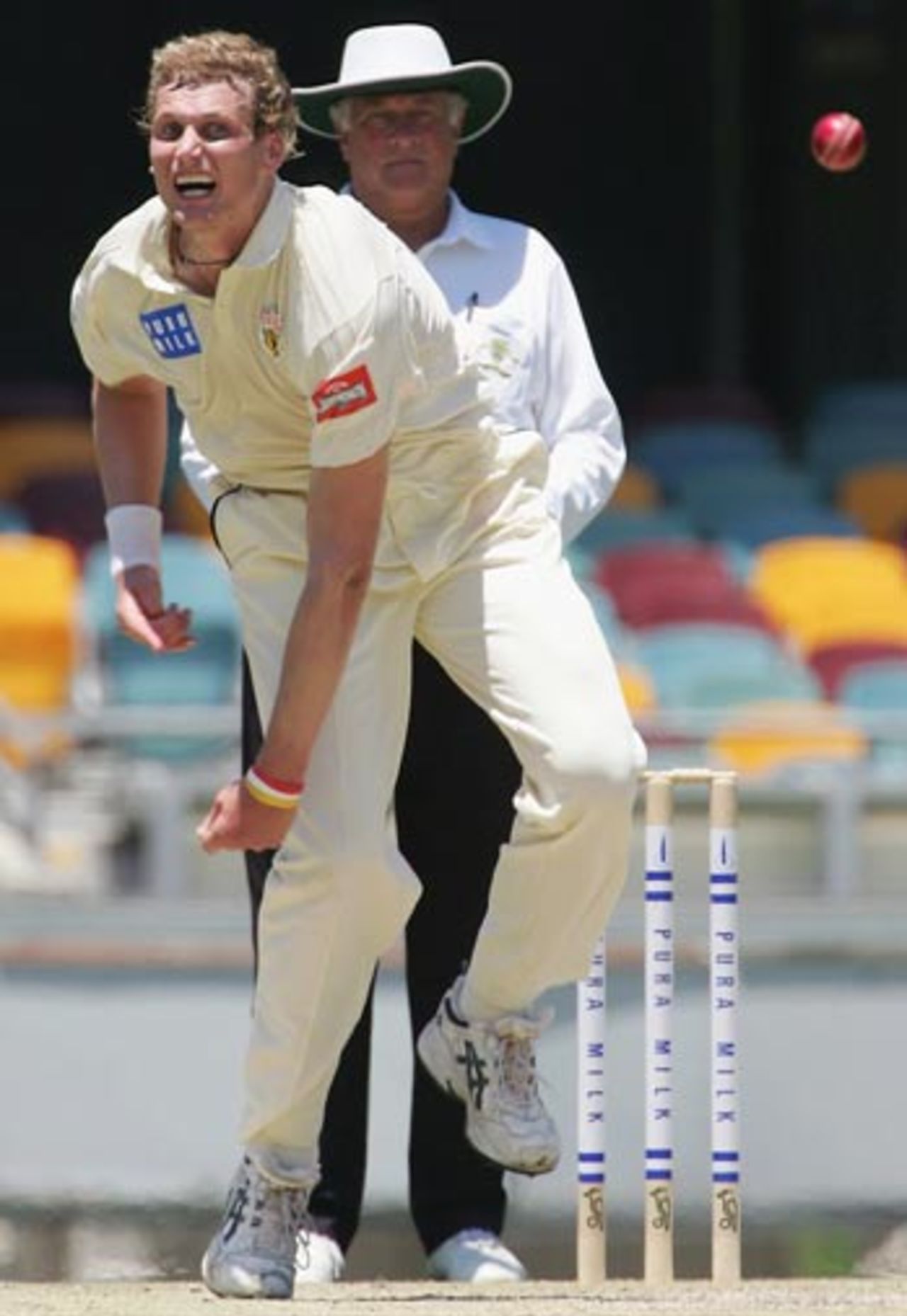 Allan Wise in action against Queensland, Queensland v Victoria, Brisbane, 3rd day, November 20, 2005