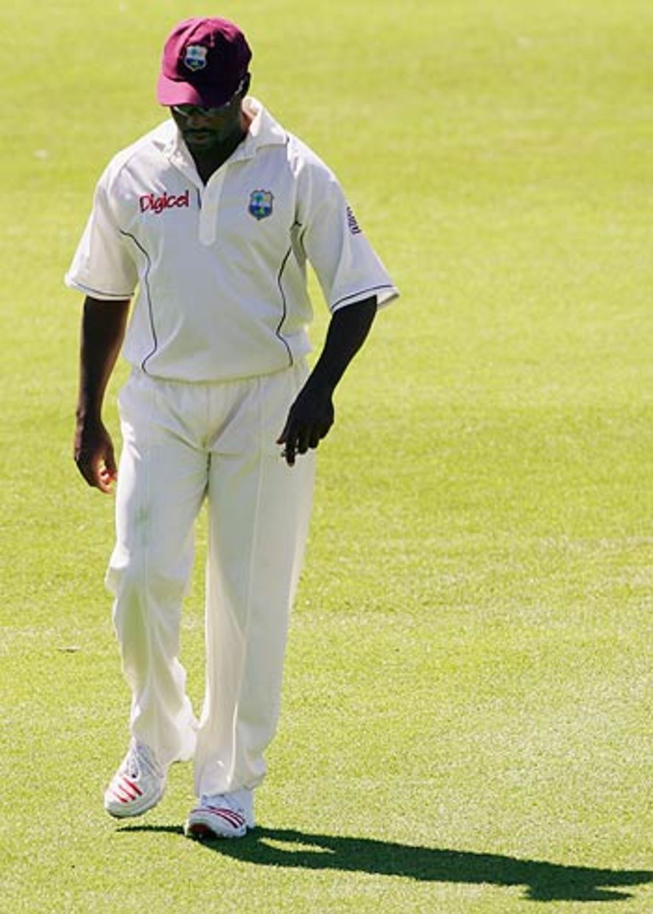 Brian Lara takes the field on the final day, Australia v West Indies, 2nd Test, Hobart, 5th day, November 21, 2005
