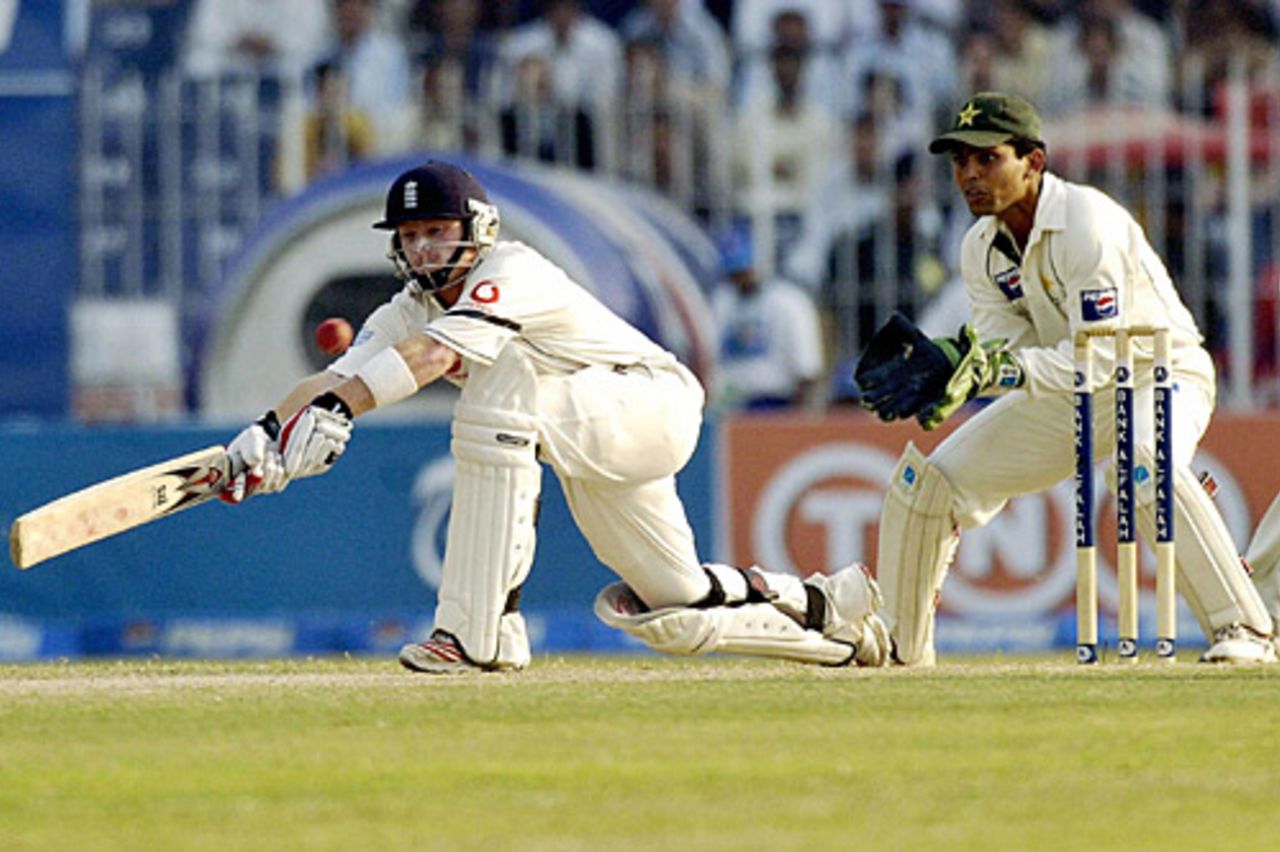 Ian Bell concentrates hard on a sweep shot, Pakistan v England, 2nd Test, Faisalabad, November 21, 2005