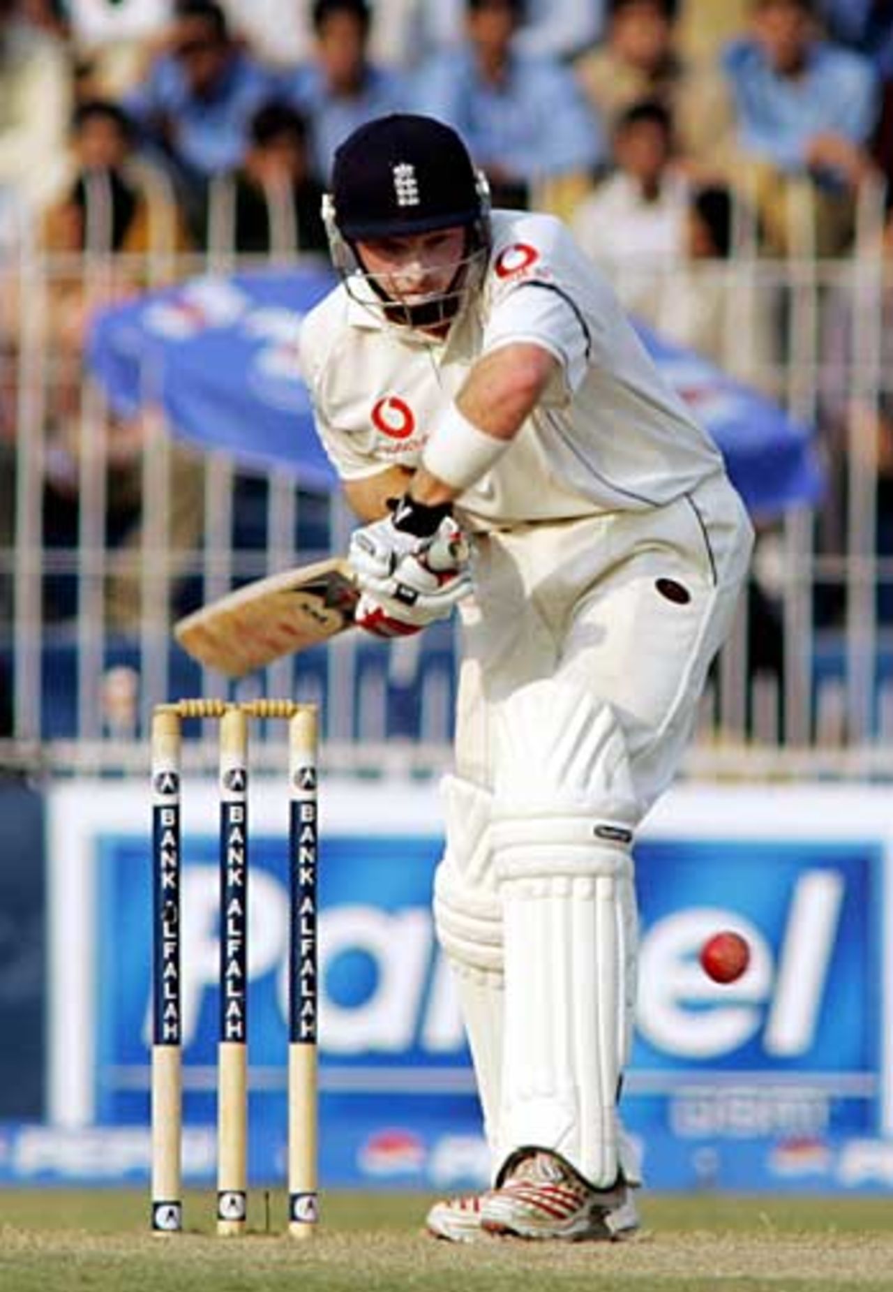 Ian Bell defends watchfully, Pakistan v England, 2nd Test, Faisalabad, November 21, 2005