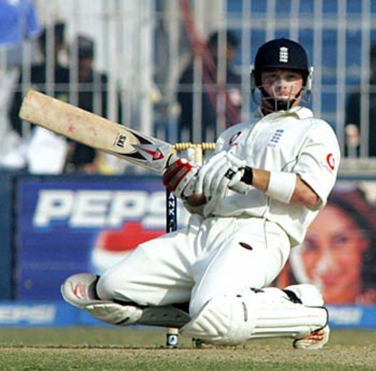 In limbo: Ian Bell sways under a Shoaib Akhtar bouncer, Pakistan v England, 2nd Test, Faisalabad, November 22, 2005