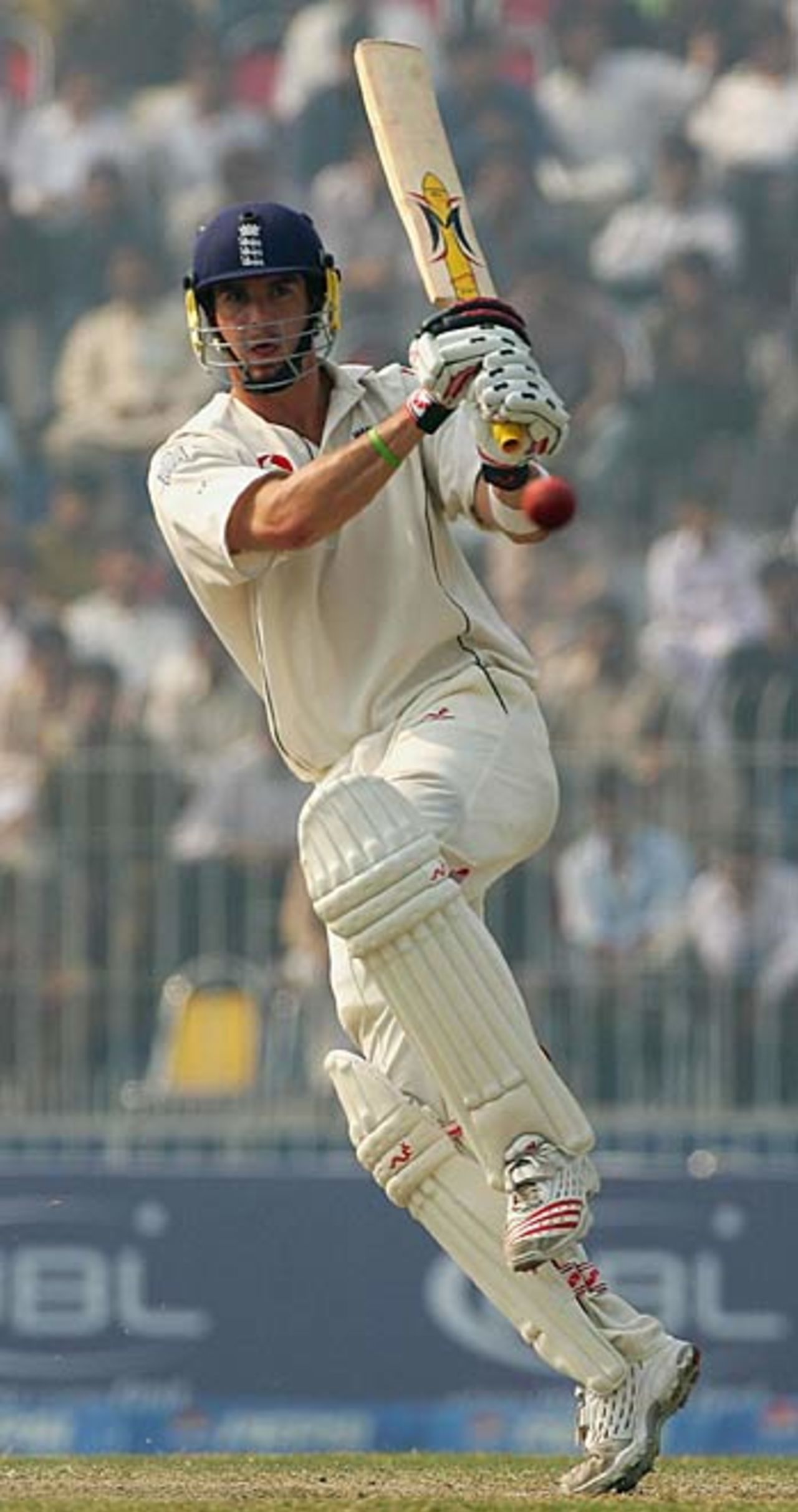 Kevin Pietersen on the attack, Pakistan v England, 2nd Test, Faisalabad, November 22, 2005