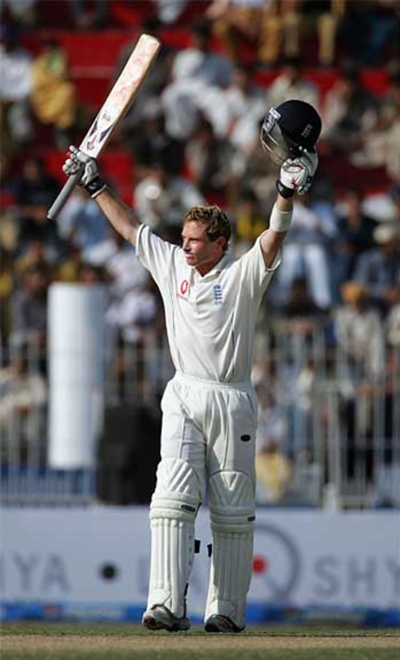 Ian Bell celebrates his hundred, Pakistan v England, 2nd Test, Faisalabad, November 22, 2005